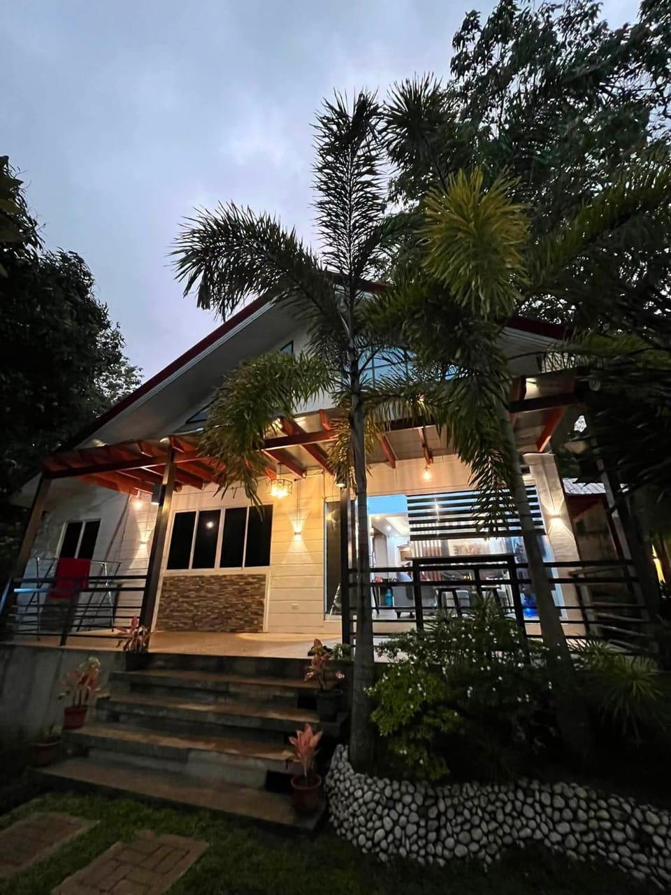 DonnRaqui's Hidden Zen Villa in Northern Mindanao