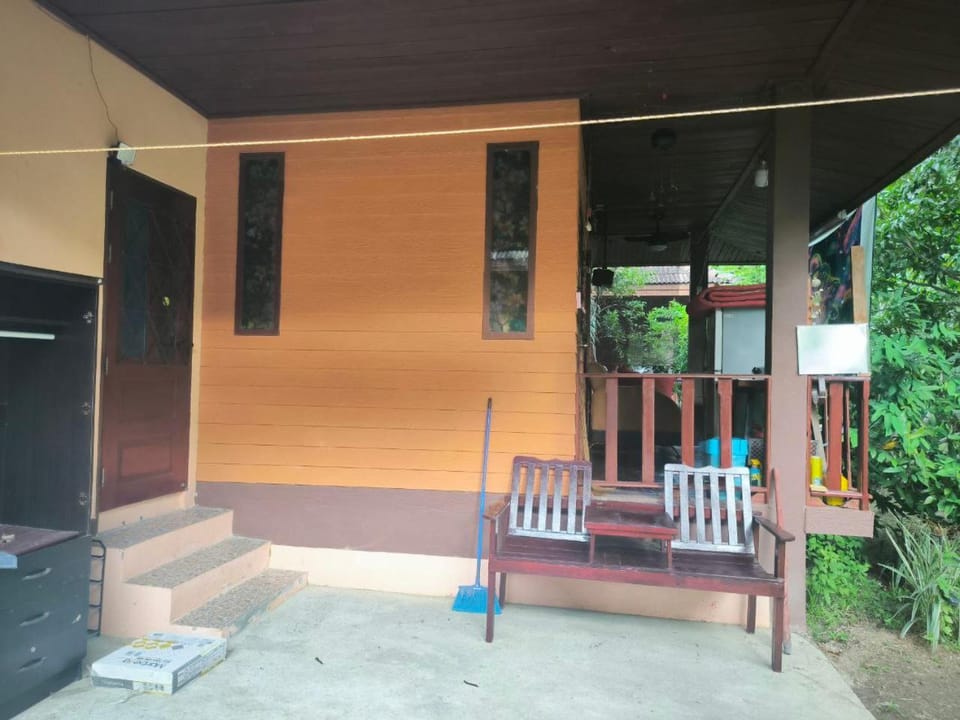 Property building, Day, Balcony/Terrace