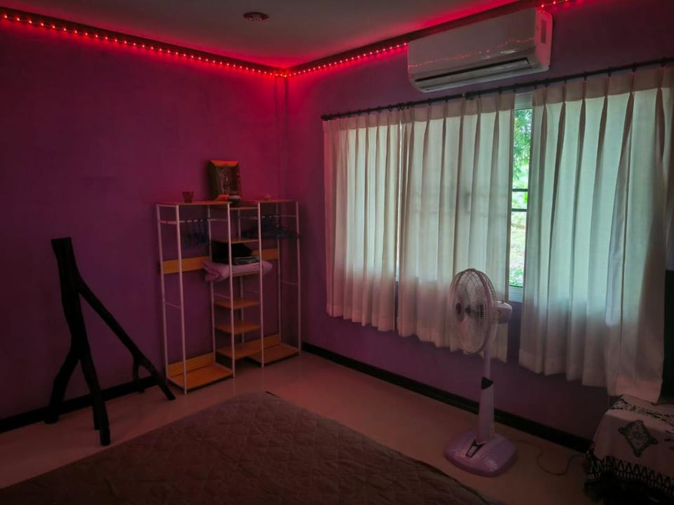 Bedroom, air conditioner