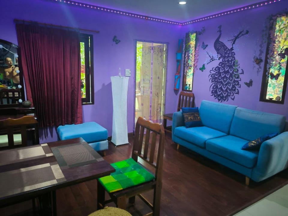 Seating area, Dining area