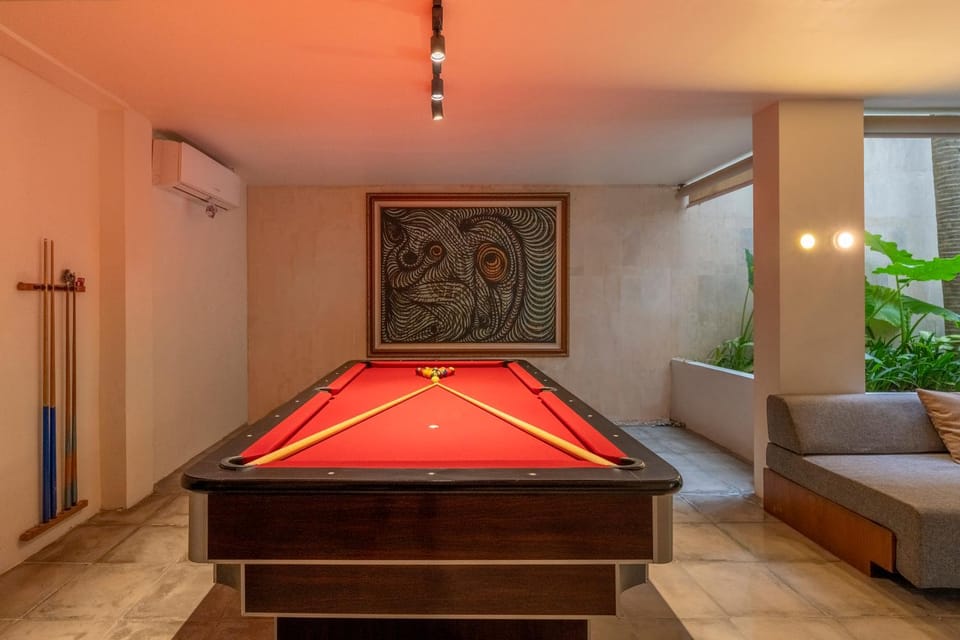 Billiard, Game Room
