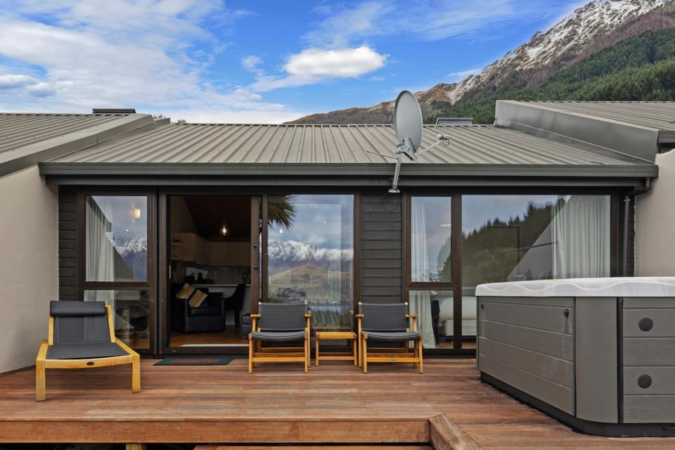 Kiwi Nest- Luxury Home - Hot Tub Apartment in Queenstown