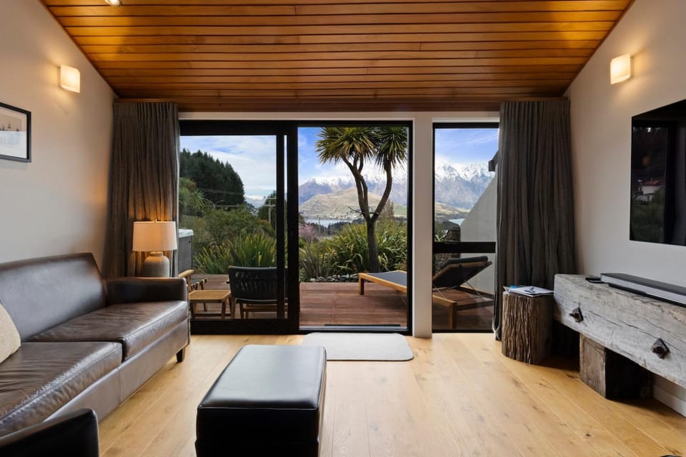 Kiwi Nest- Luxury Home - Hot Tub Apartment in Queenstown