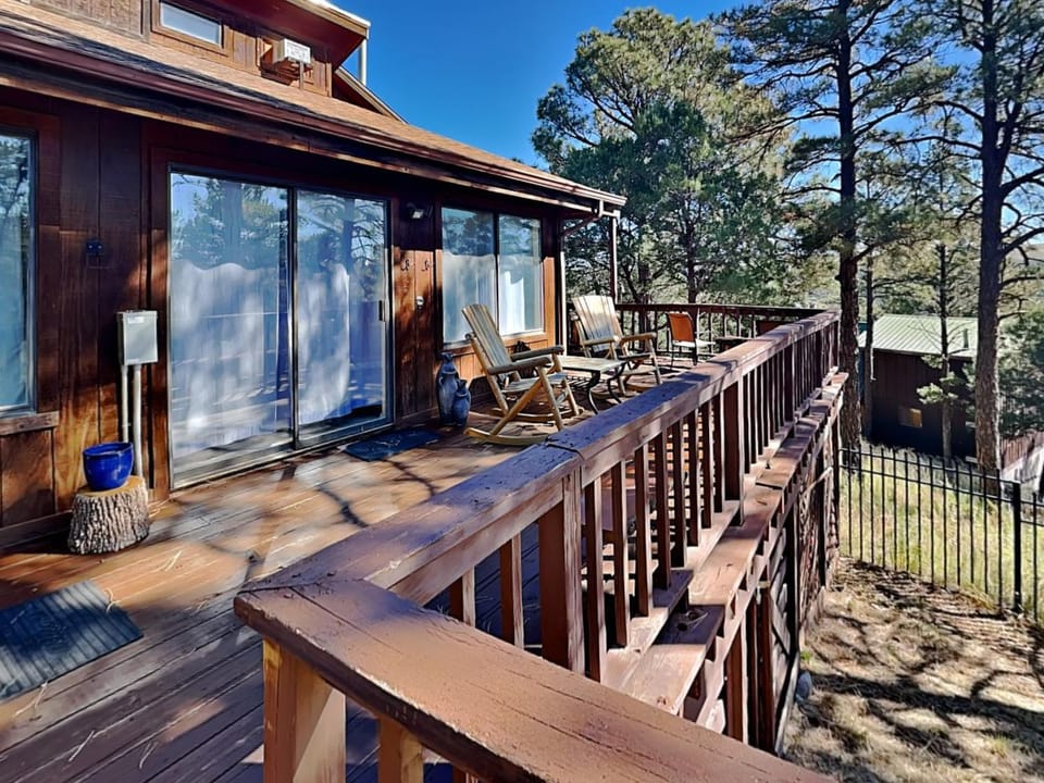 Property building, Patio, Natural landscape, Balcony/Terrace, Seating area, furniture