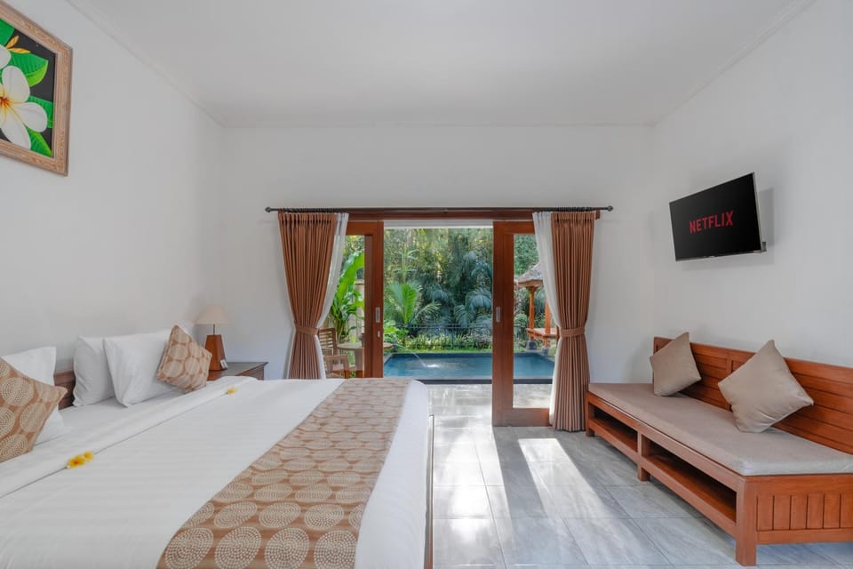 Photo of the whole room, Bedroom