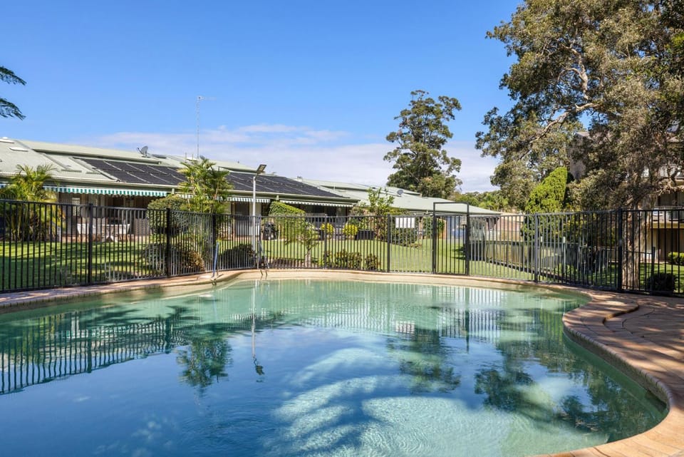 'Bay Parklands' Close to Waters Edge House in Nelson Bay