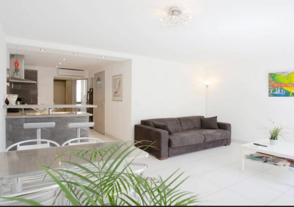 Lounge or bar