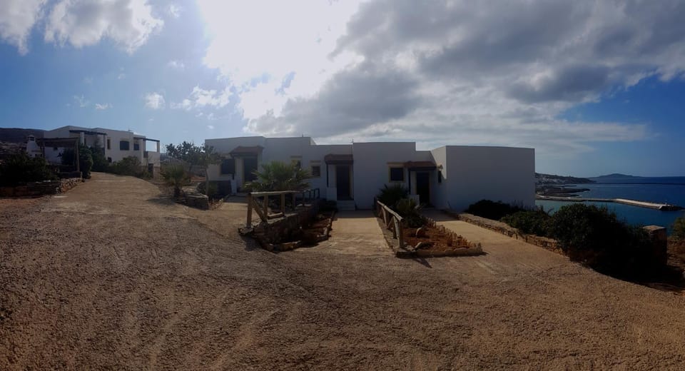 Facade/entrance, Day, Natural landscape, BBQ facilities, Garden, Balcony/Terrace, Floor plan, Autumn, On site, Garden view, Street view