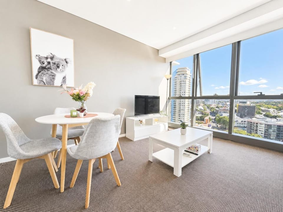 Cloud 17 Retreat - Meriton Soleil Private Apt 1B Apartment in Brisbane City