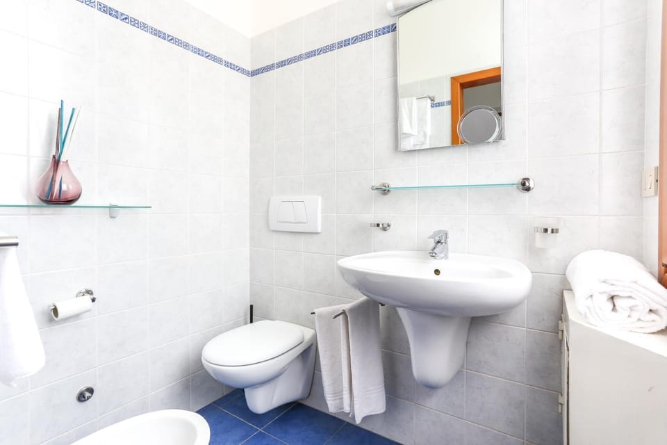 Shower, Bathroom, Bedroom