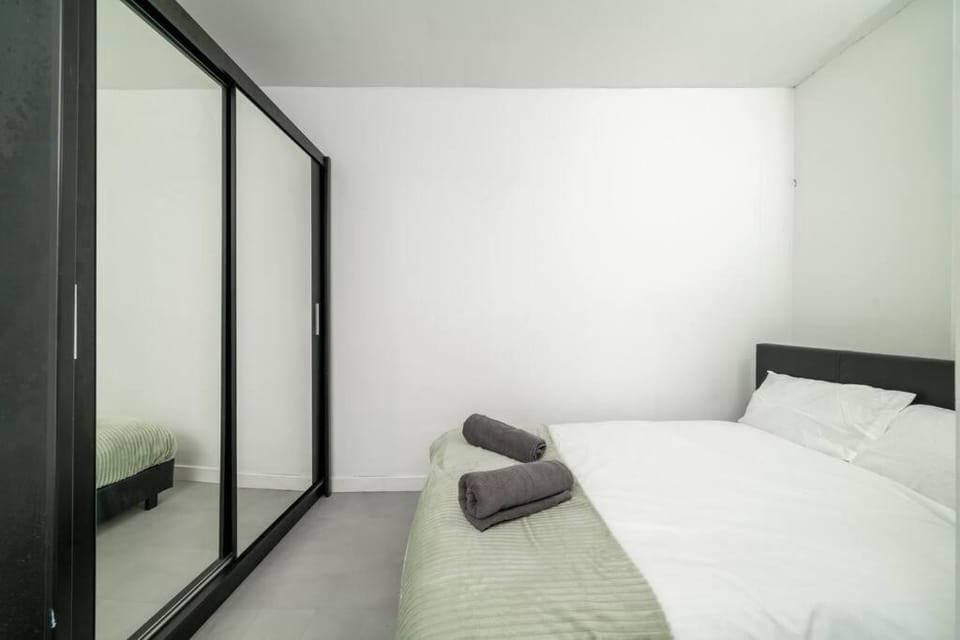 New 3BED Stylish Apartment with Amazing Transport Apartment in London Borough of Southwark