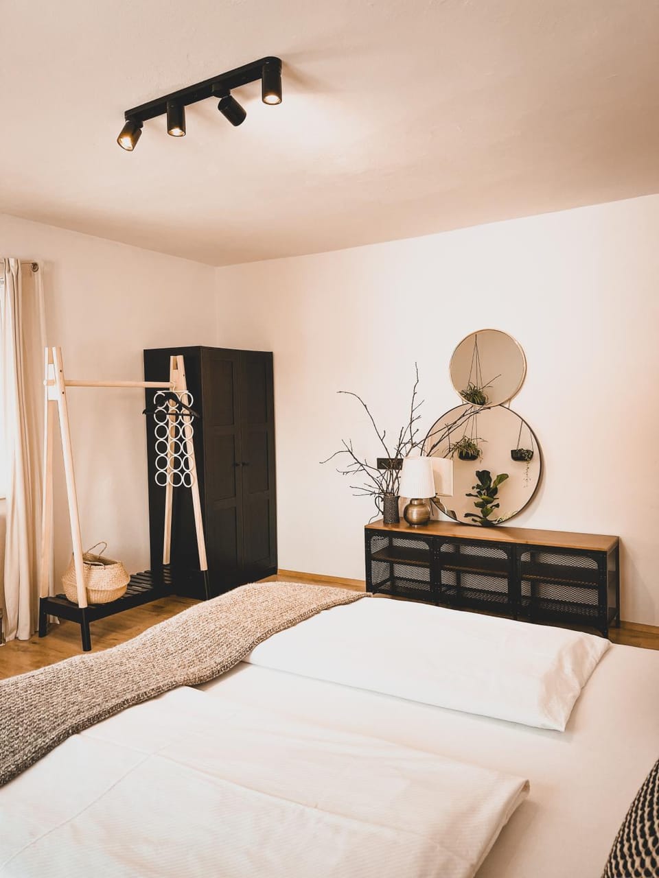 Photo of the whole room, Bedroom, Garden view, fireplace, wardrobe