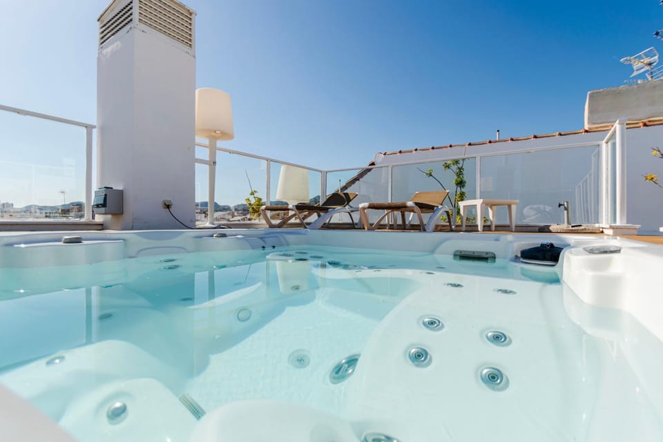 Hot Tub, sunbed