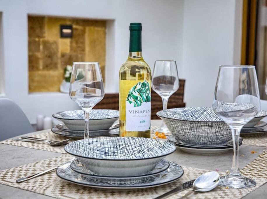 Balcony/Terrace, Food and drinks, Dining area, Food, Lunch, Dinner, Drinks