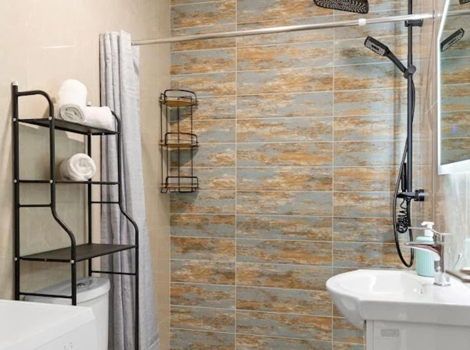 Shower, Bathroom, towels