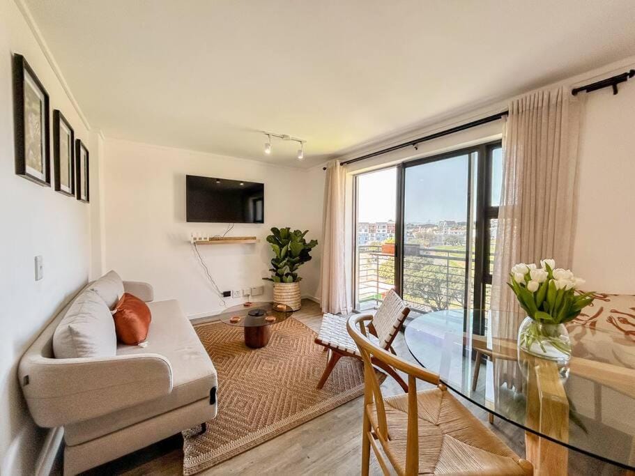 TV and multimedia, View (from property/room), Balcony/Terrace, Living room, Seating area, Dining area