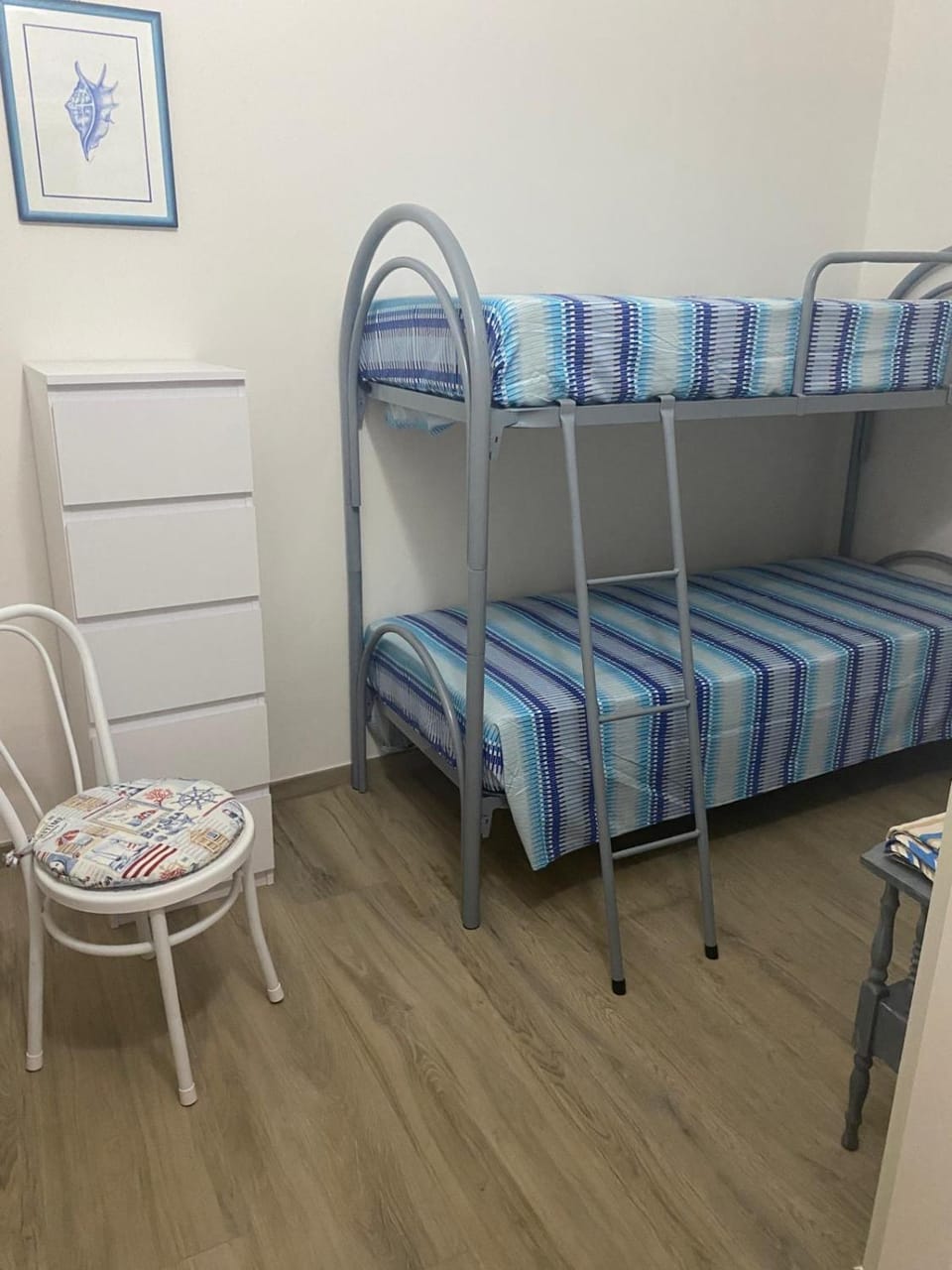 Bedroom, bunk bed