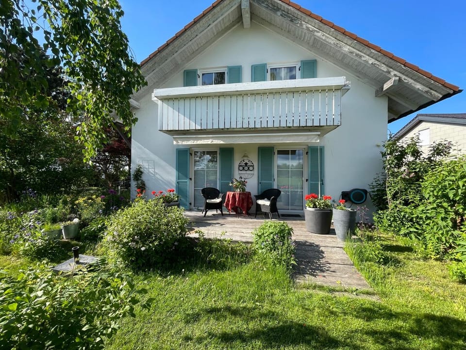 Property building, Spring, Garden, Garden view