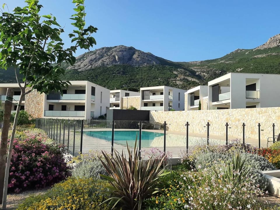 Charmant T2 dans une résidence neuve avec piscine Apartment in Calvi