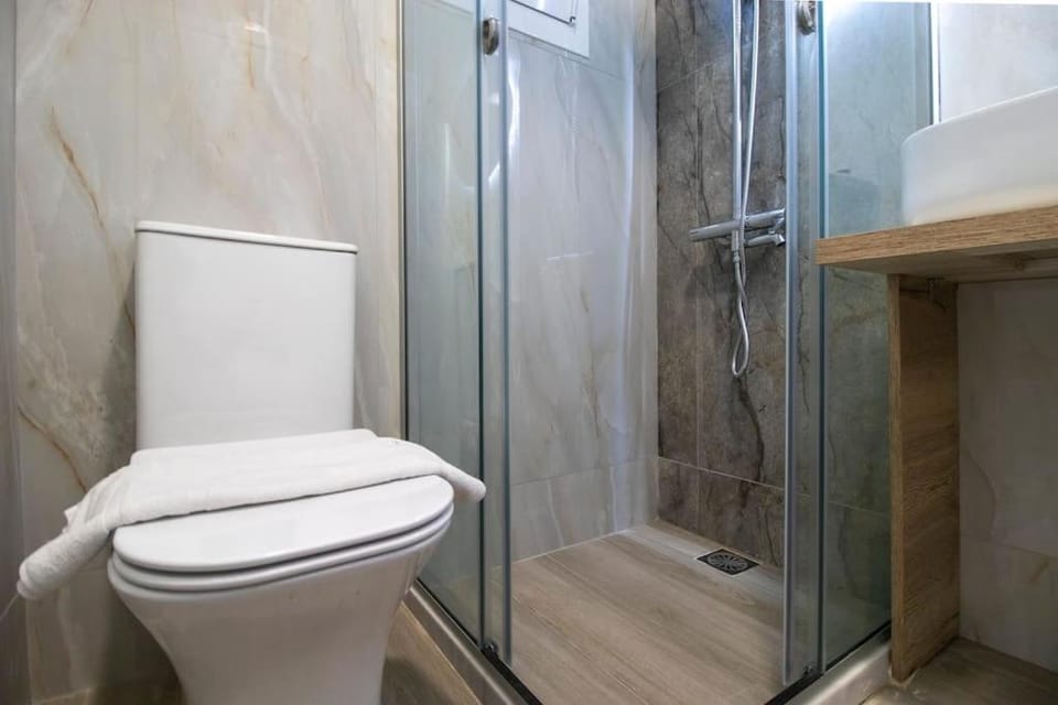 Shower, Toilet, Bathroom
