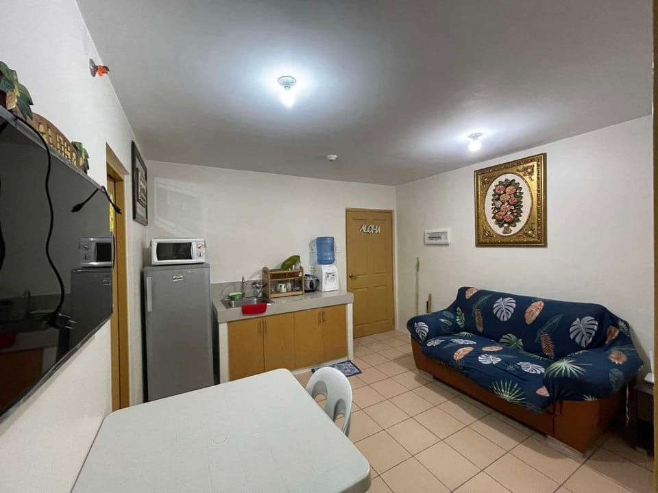 TV and multimedia, Kitchen or kitchenette, Living room, Seating area
