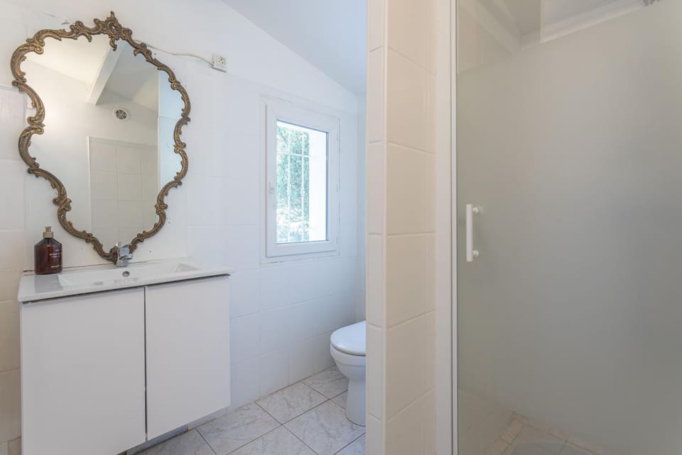 Bathroom, Living room