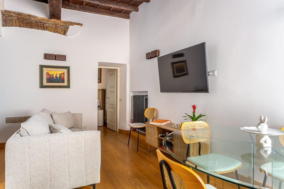 TV and multimedia, Living room, Seating area, Dining area