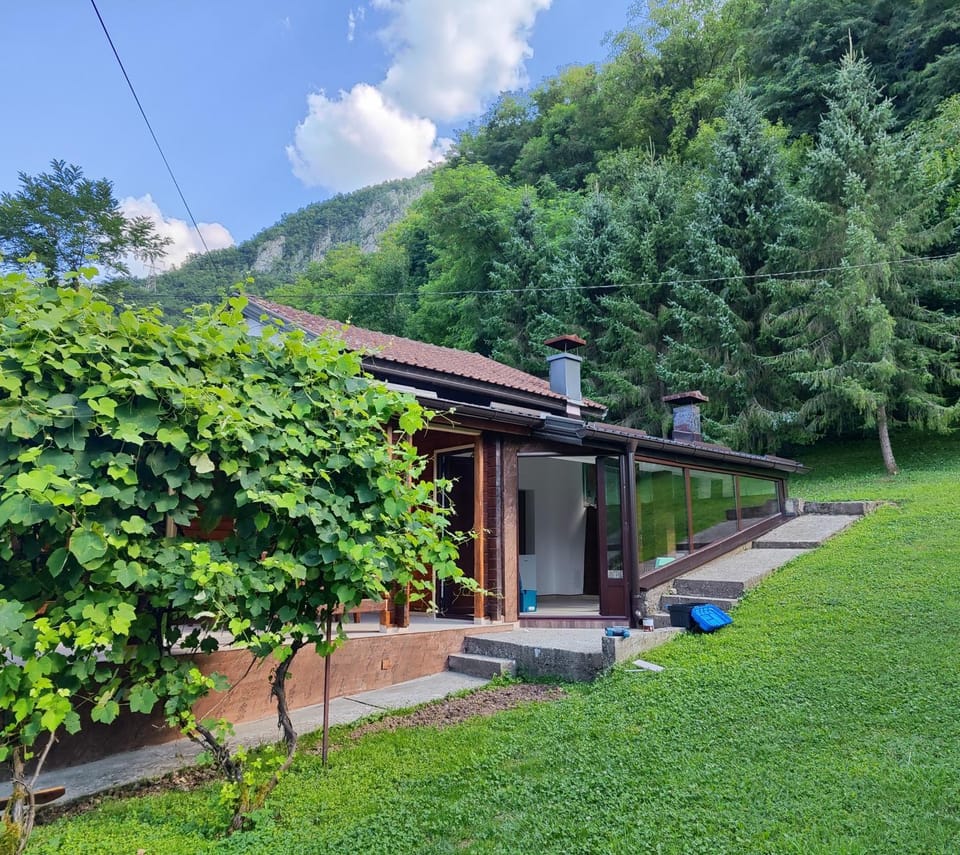 Property building, Natural landscape, Garden, Garden view, Mountain view