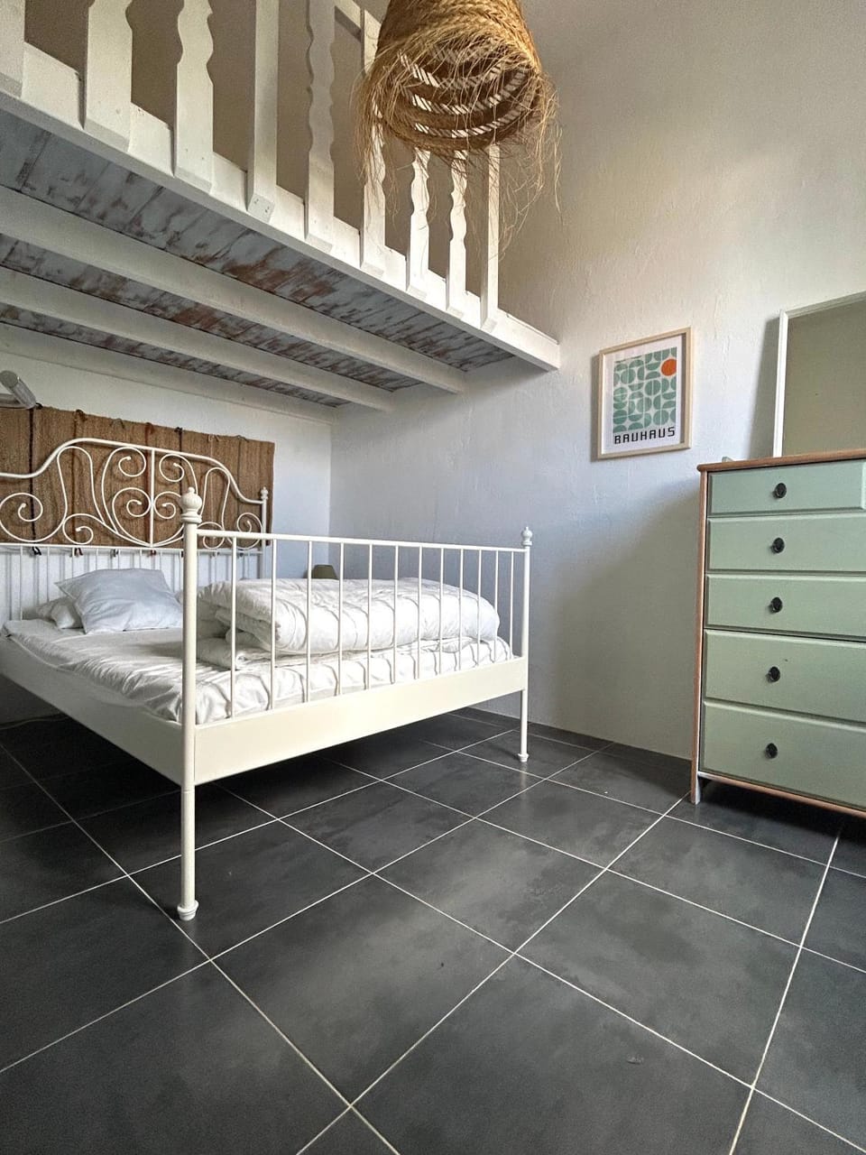 Photo of the whole room, Bedroom