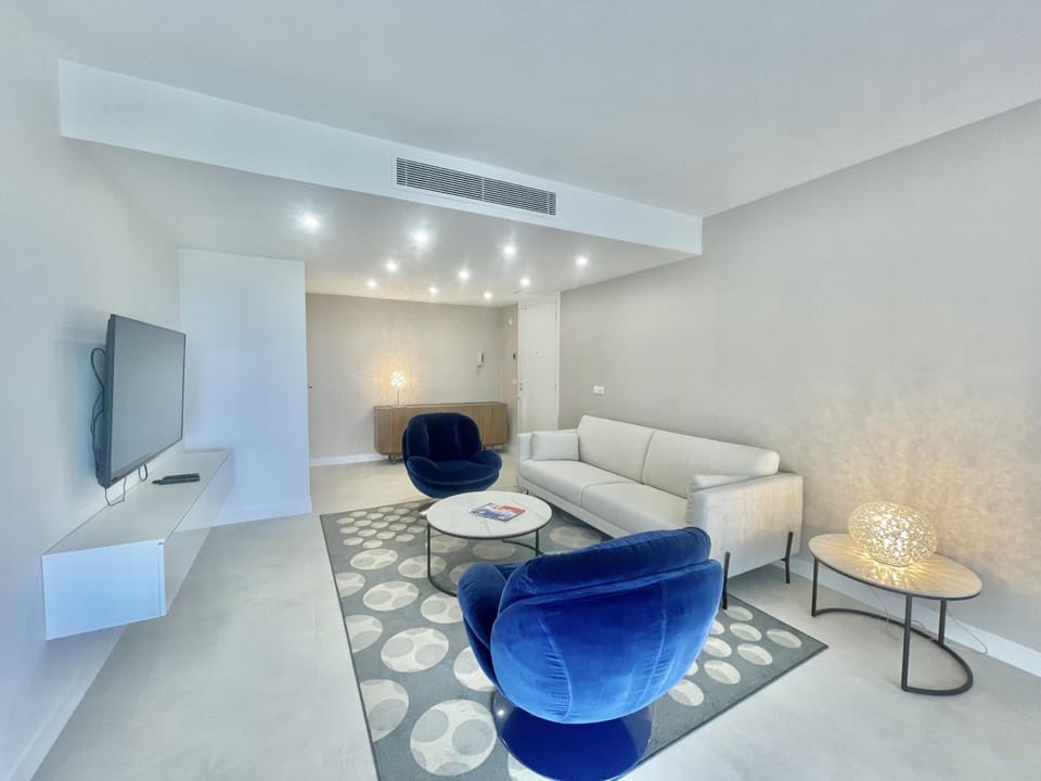 Communal lounge/ TV room, Living room