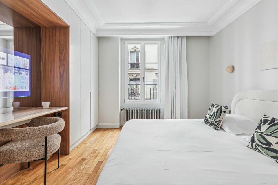 Magnificent Flat - 2BR-6P - Champs Elysées Apartment in Paris