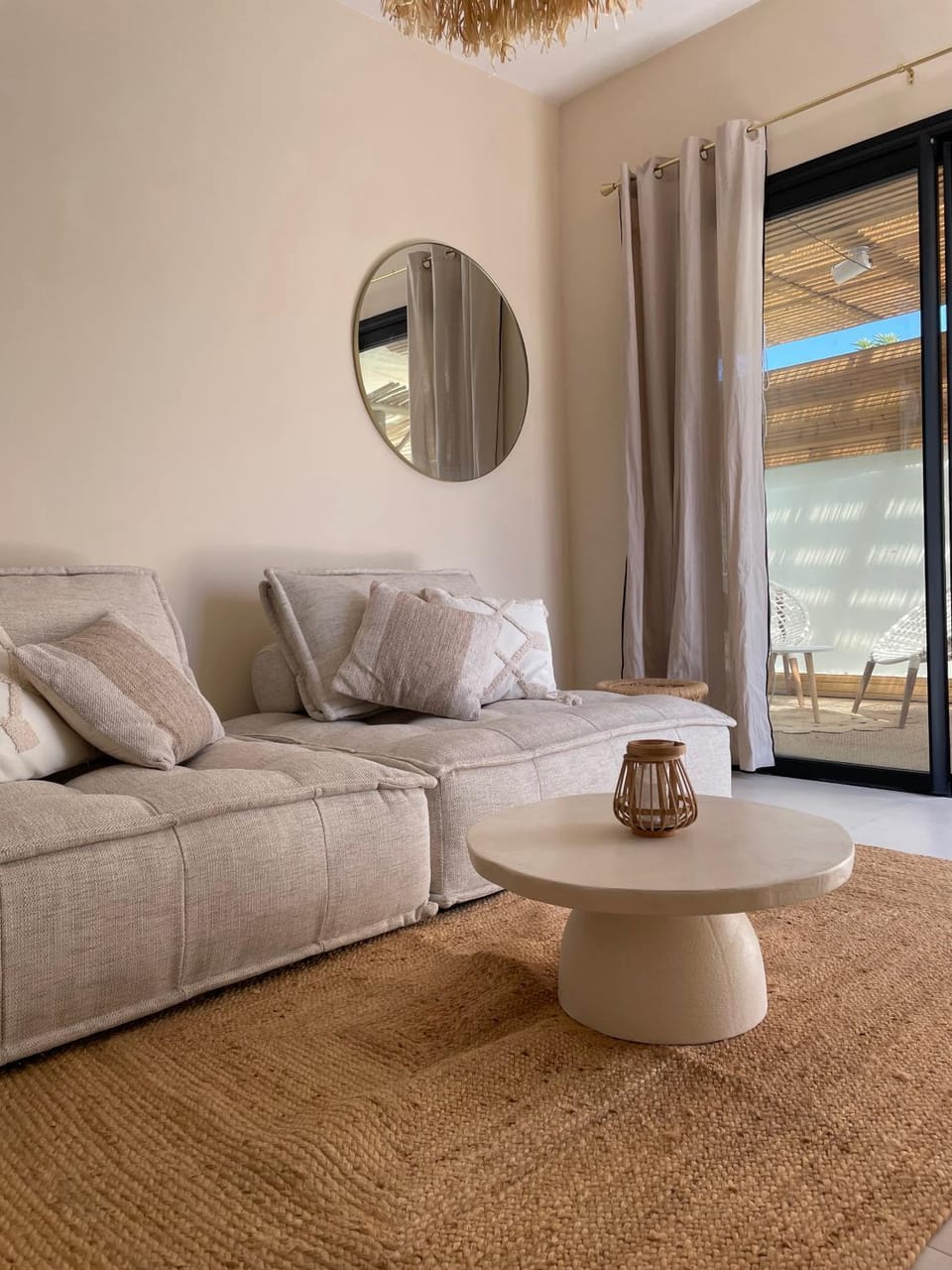Bed, Living room, Photo of the whole room, Seating area, Bedroom