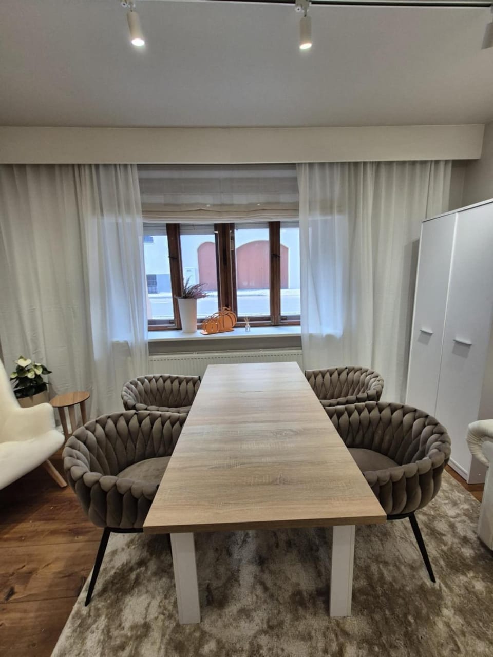 Living room, Dining area