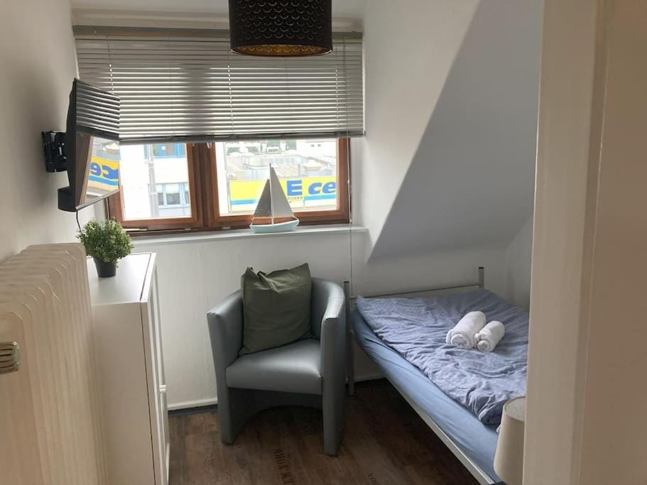 Bed, TV and multimedia, Bedroom