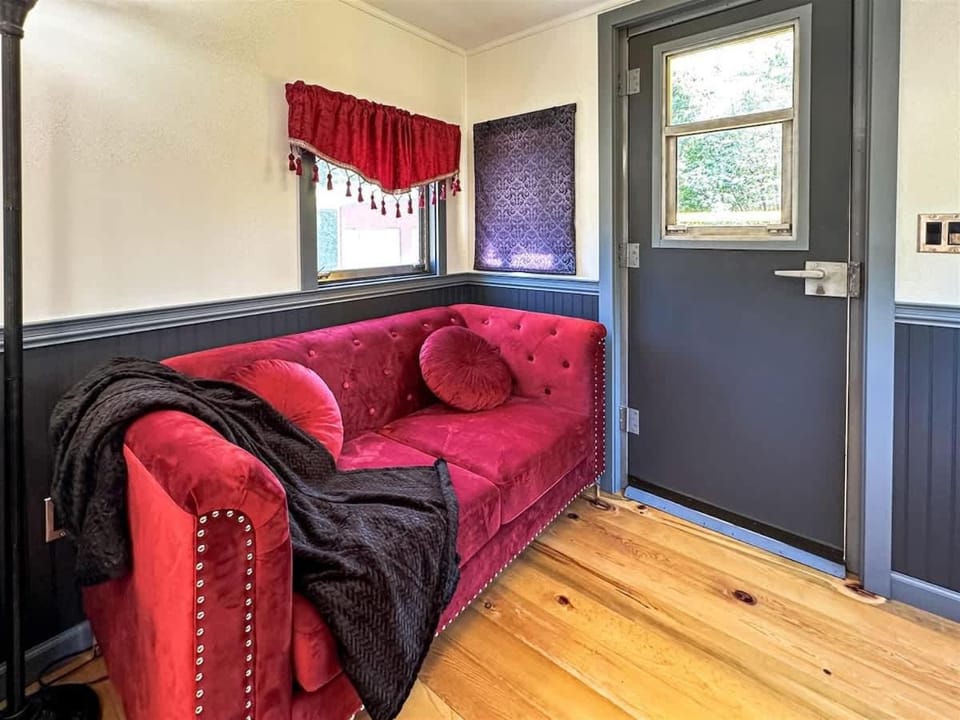 Paw Railway Getaway Apartment in Port Angeles