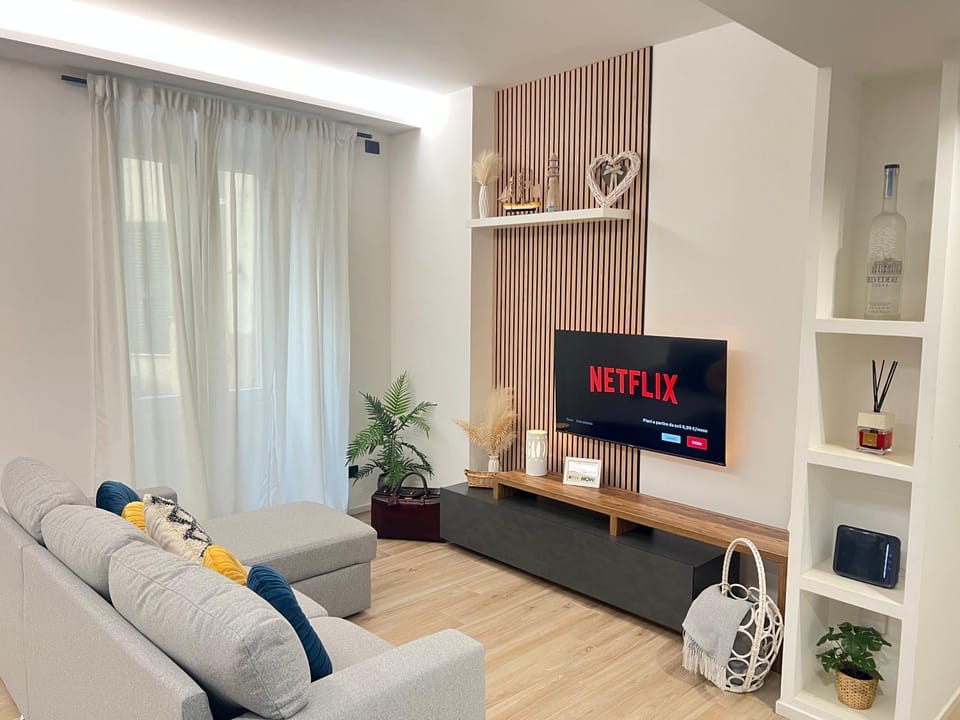 Communal lounge/ TV room, TV and multimedia, Living room, Evening entertainment