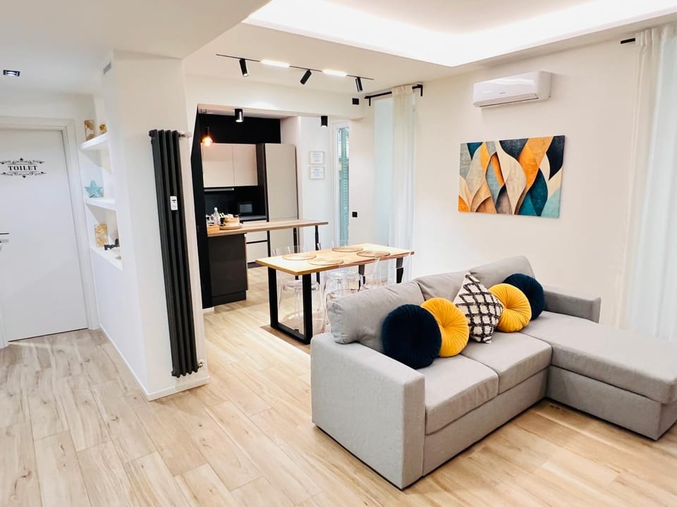 Kitchen or kitchenette, Living room, Seating area, Dining area, air conditioner