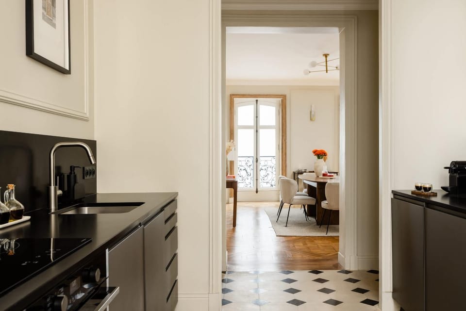 Arc de Triomphe Luxury 3 Bed 3,5 Bath Apartment in Paris