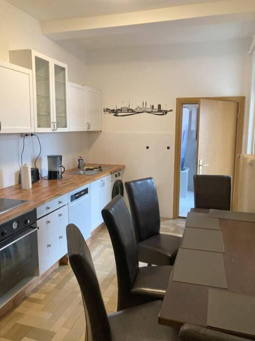 Kitchen or kitchenette, Dining area, stove