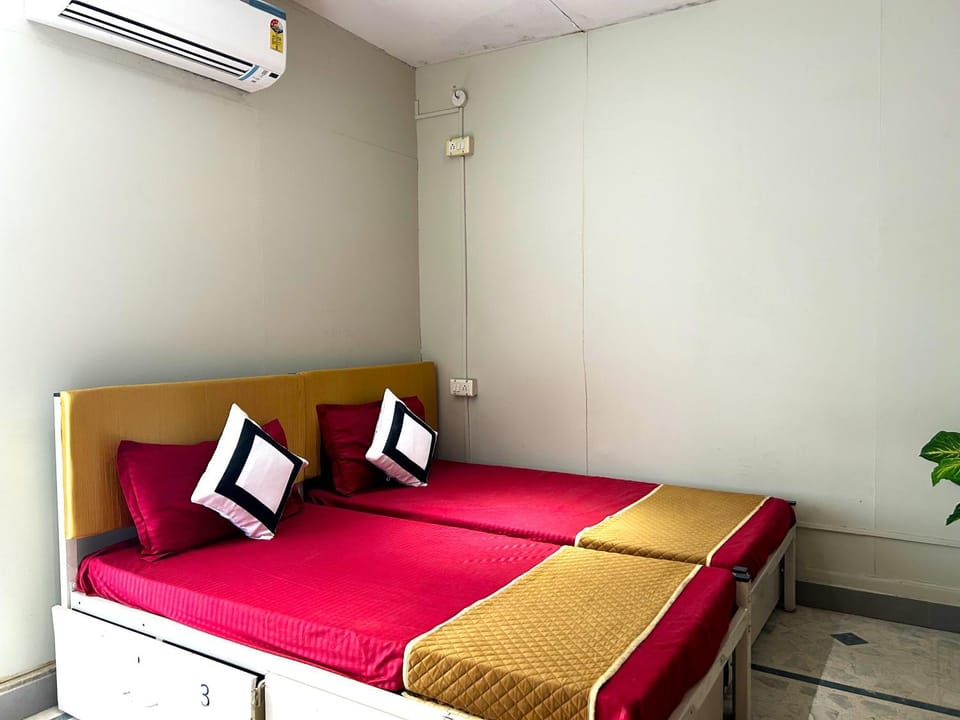 Bed, Bedroom, air conditioner