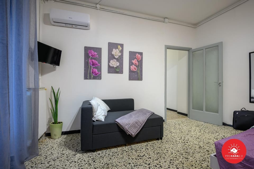 TV and multimedia, Photo of the whole room, Bedroom, air conditioner