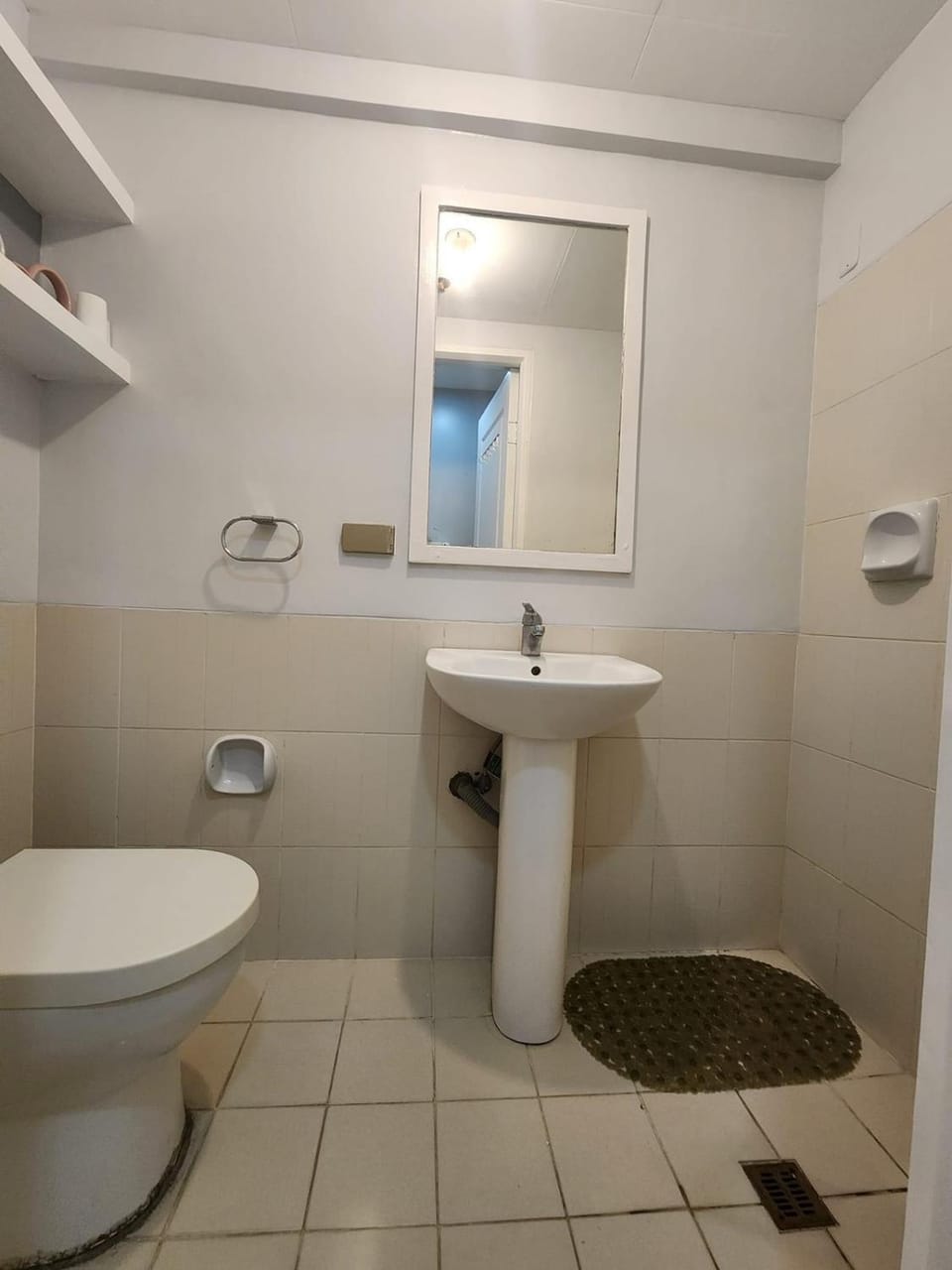 Accolade Place - DMCI Bed and Breakfast in Quezon City