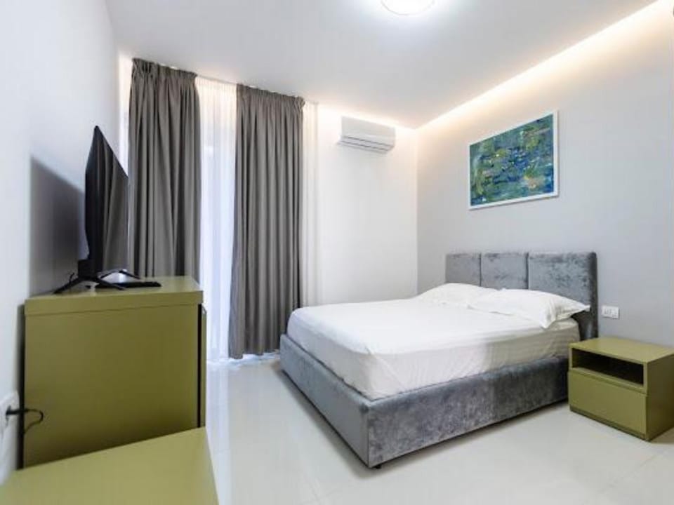 TV and multimedia, Bedroom, air conditioner