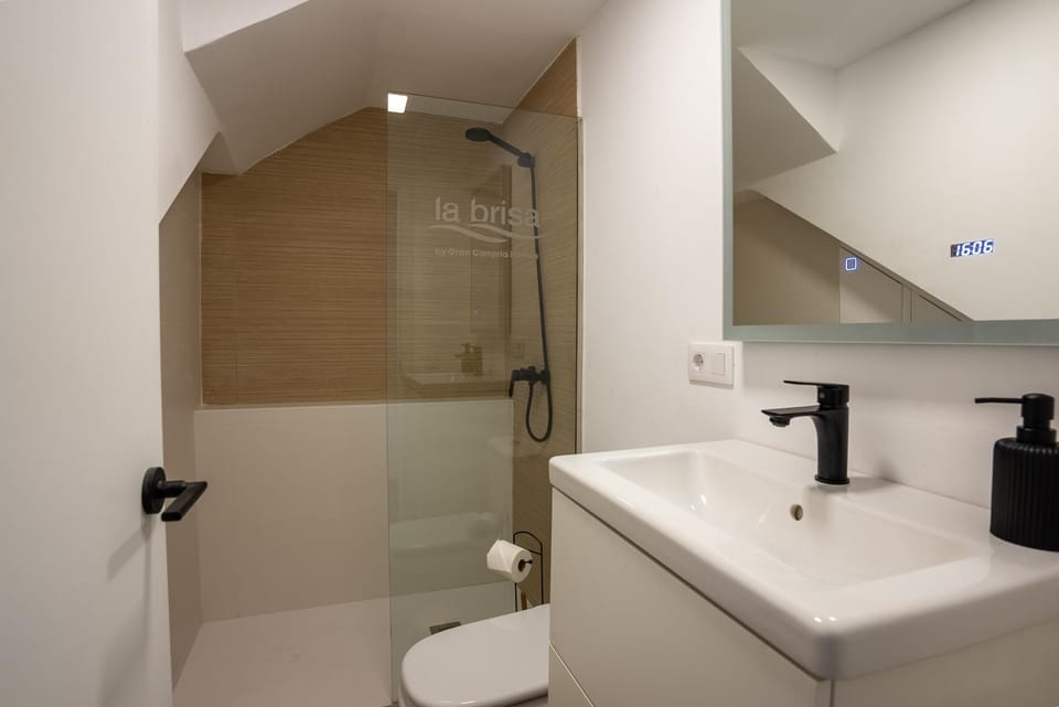 Shower, Toilet, Bathroom, Bath
