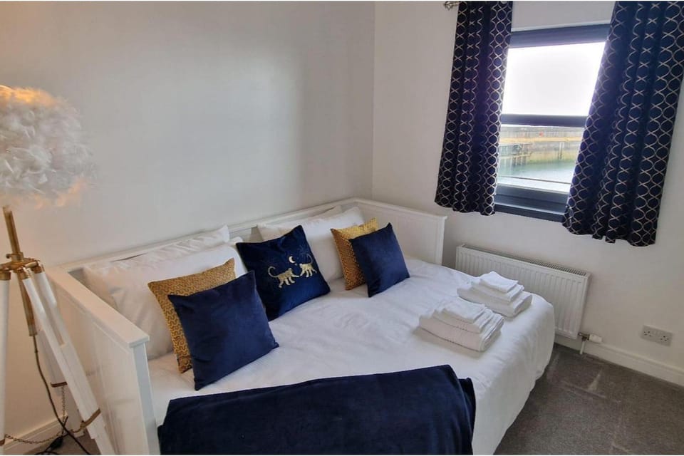 2 Bed-Sleeps 5-Parking-Sea View Apartment in Kirkcaldy