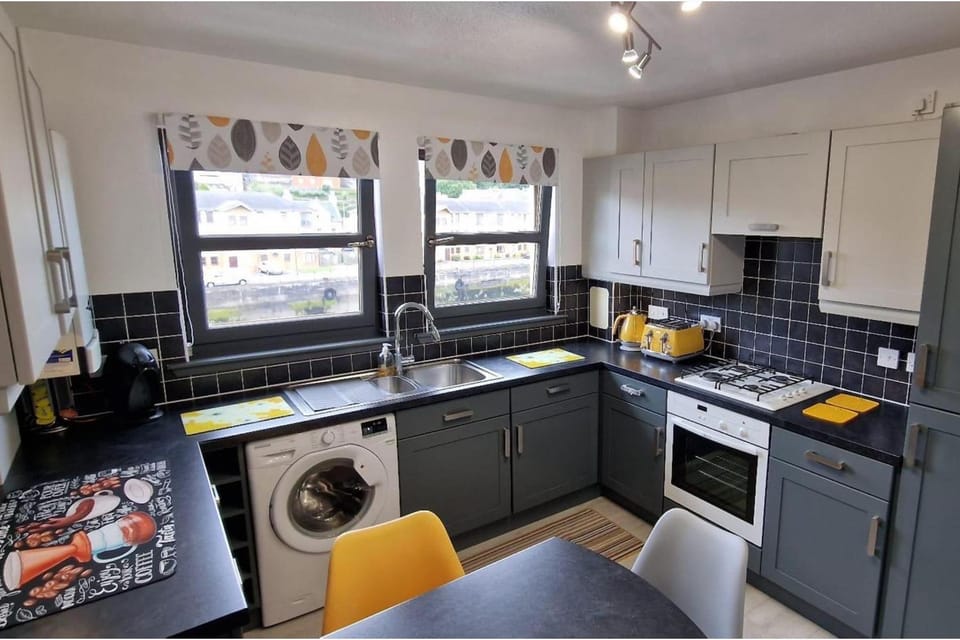 2 Bed-Sleeps 5-Parking-Sea View Apartment in Kirkcaldy