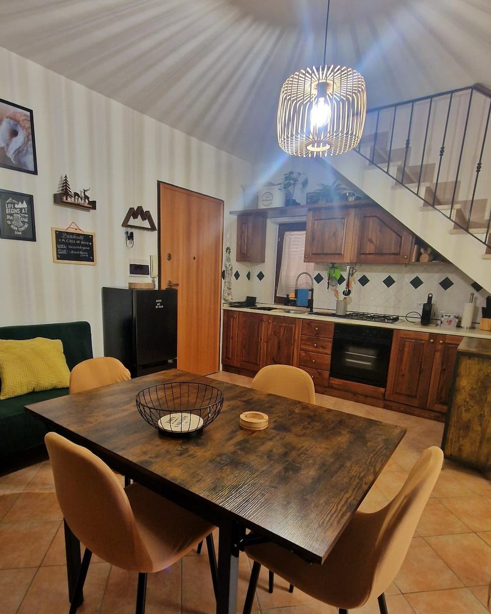 Kitchen or kitchenette, Living room, Seating area, Dining area, minibar, pet friendly, stove