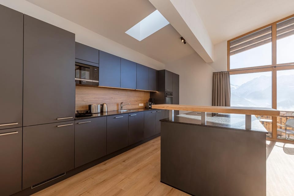 Coffee/tea facilities, Mountain view, dishwasher, microwave, stove, kitchen, kitchen