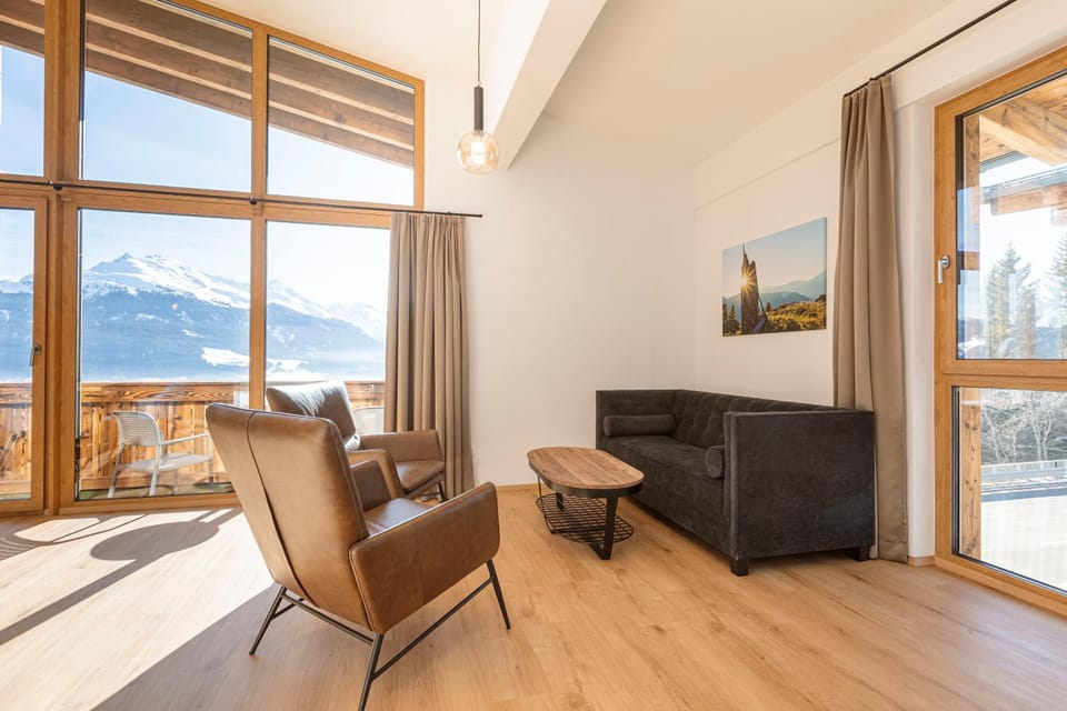 Communal lounge/ TV room, Living room, Mountain view