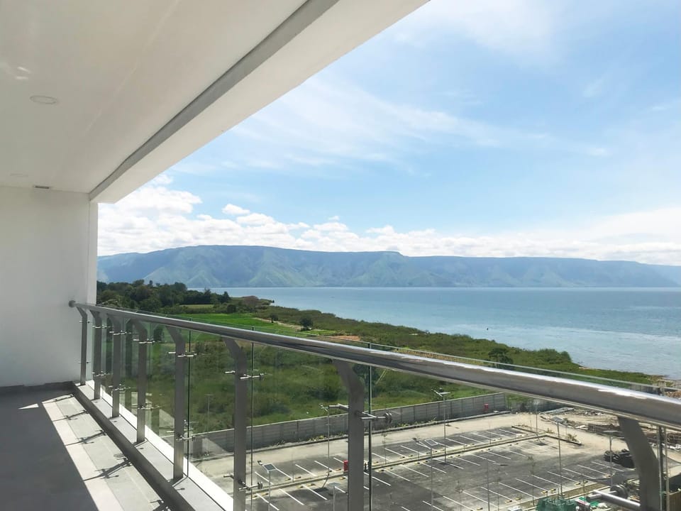 View (from property/room), Balcony/Terrace, Lake view